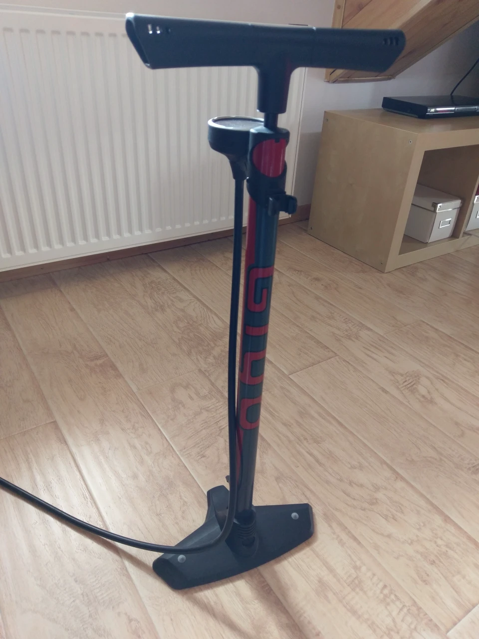 3. Pompa de podea Giyo cu manometru
