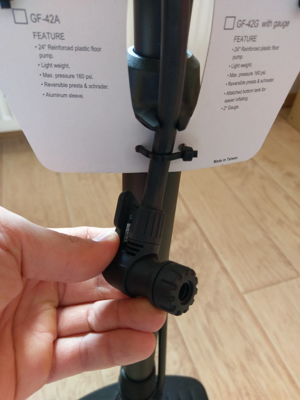 2. Pompa de podea Giyo de plastic