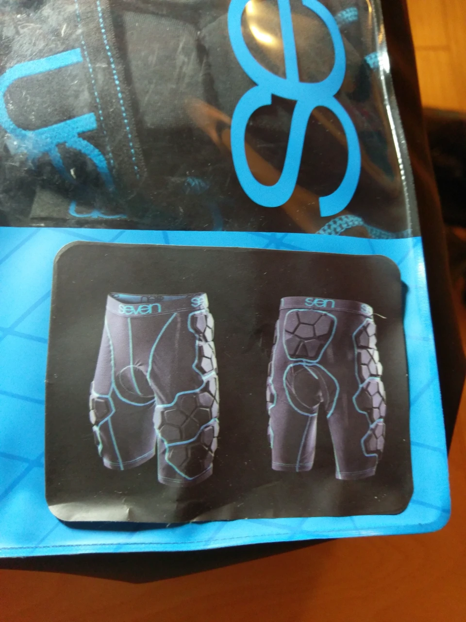 7. Pantaloni cu protectii si bazon 7IDP Flex Short, marimea L