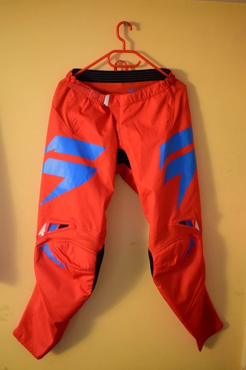 1. Pantaloni Shift Ninety Seven