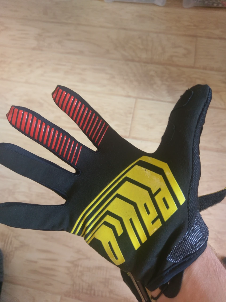 2. Manusi O'neal Jump Glove