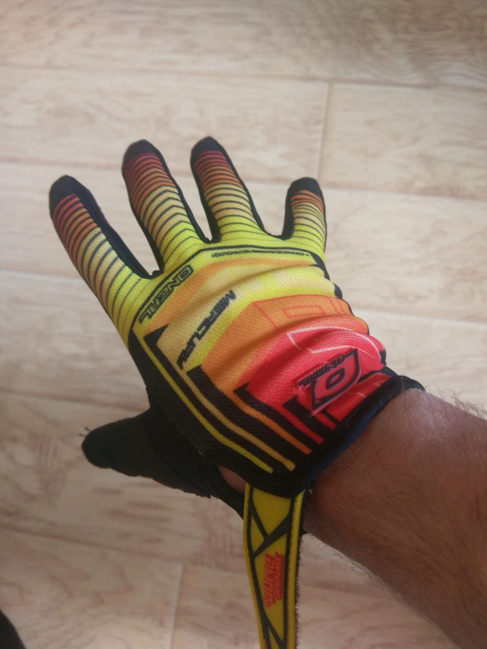 1. Manusi O'neal Jump Glove