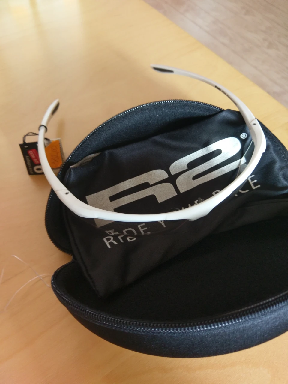 2. Ochelari R2 AT031E