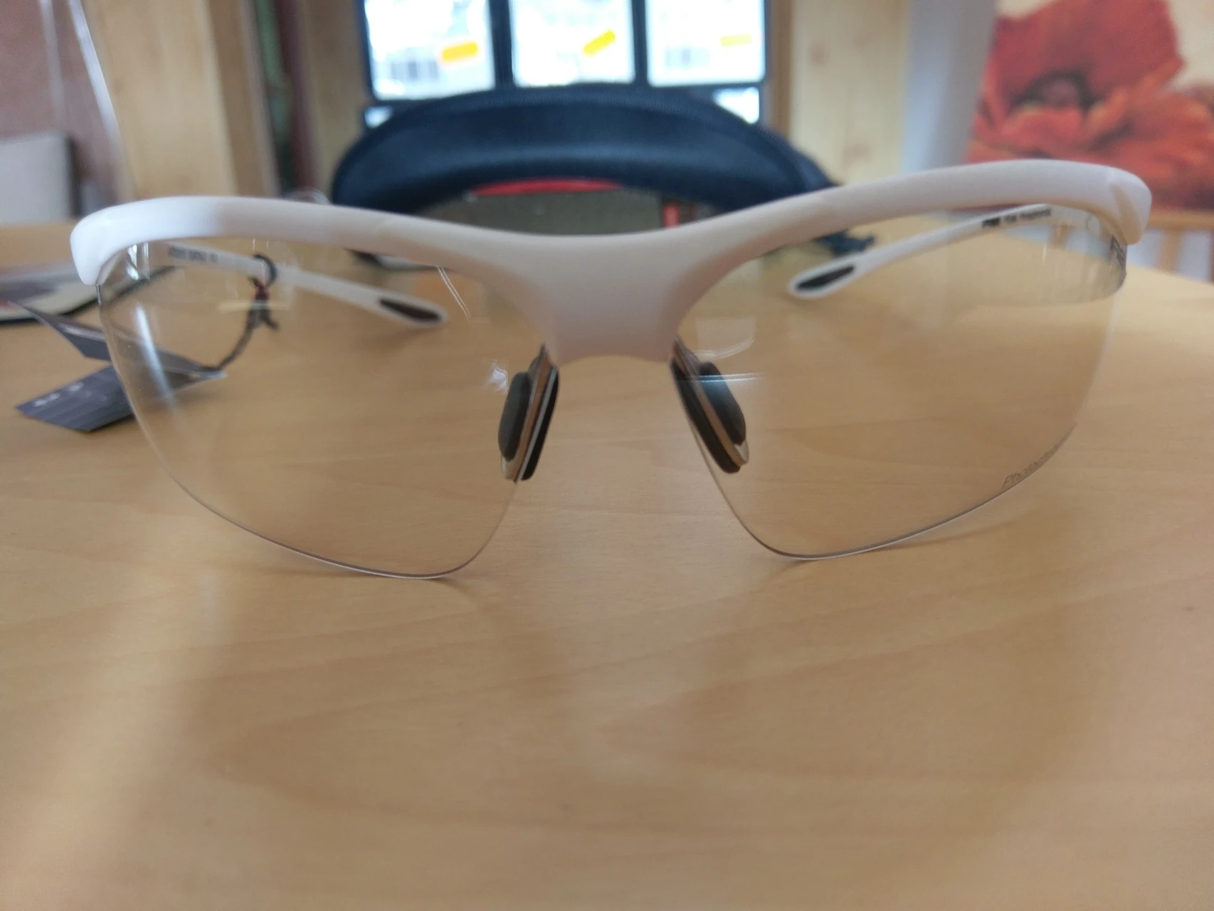 3. Ochelari R2 AT031E