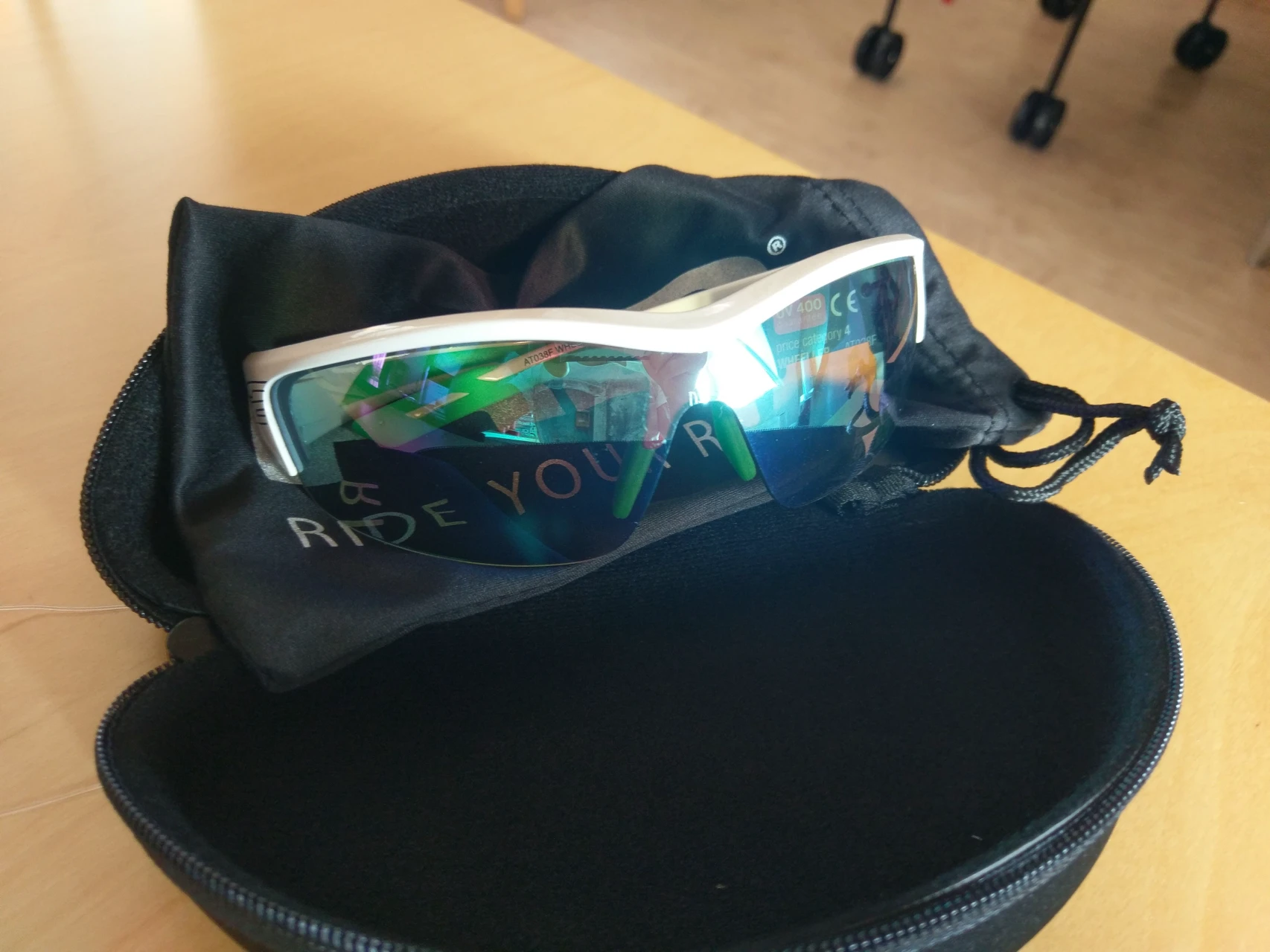 1. Ochelari R2 AT038F