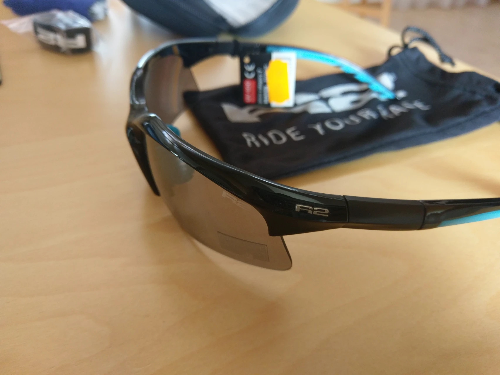 3. Ochelari R2 AT061B