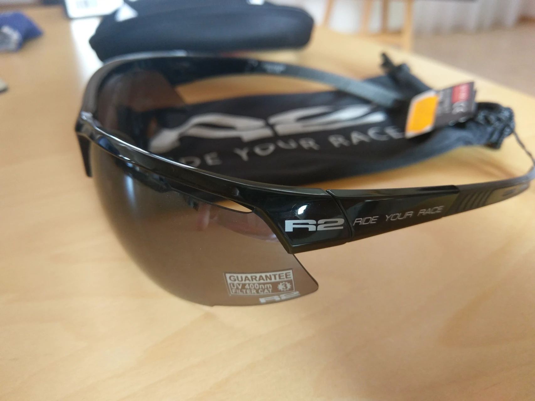 2. Ochelari R2 AT063