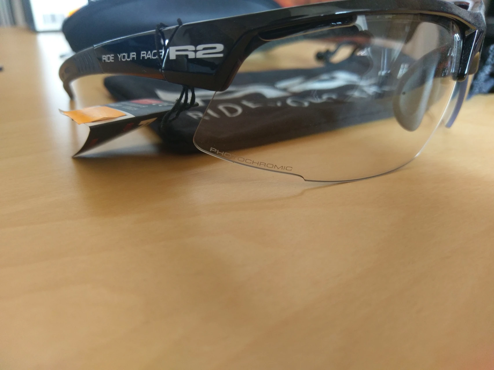 2. Ochelari R2 AT063H