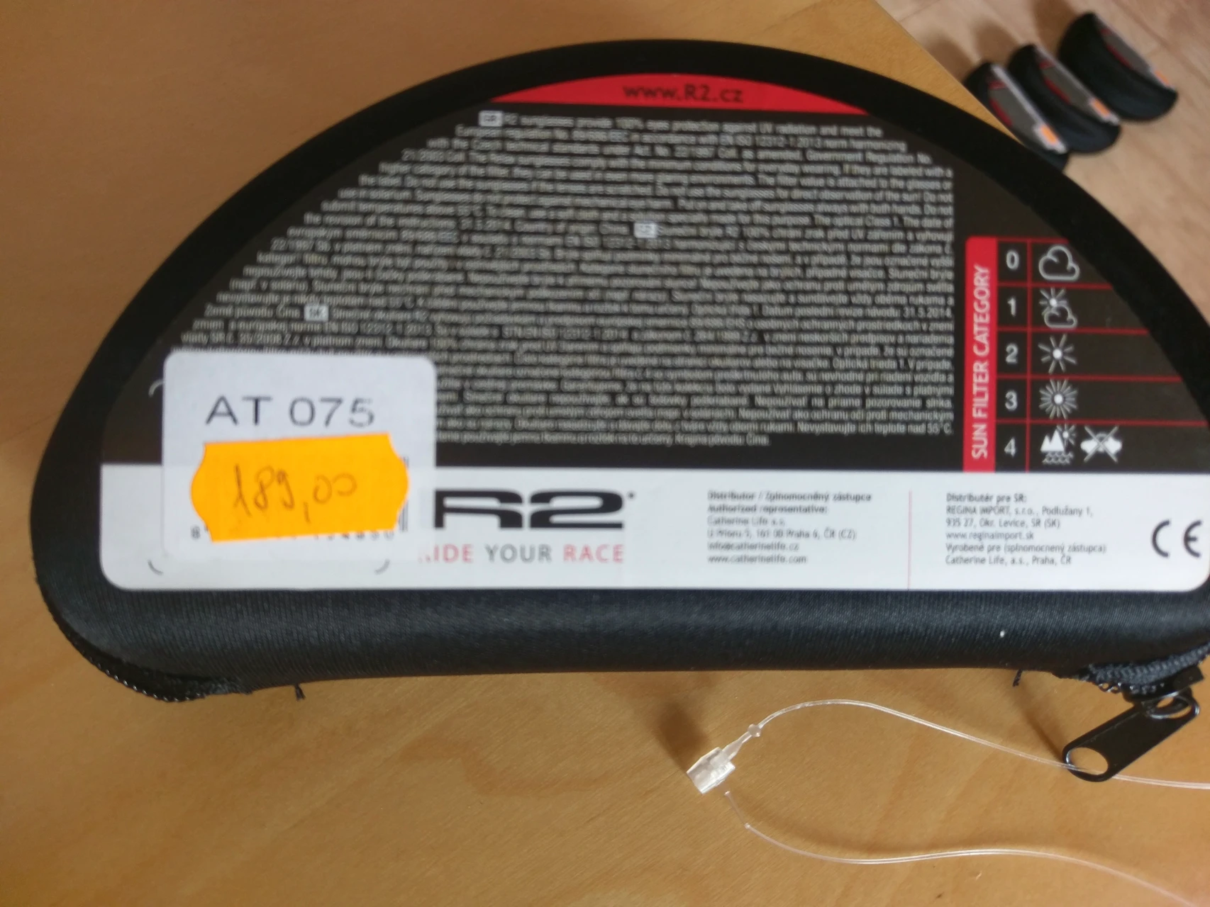 1. Ochelari R2 AT075