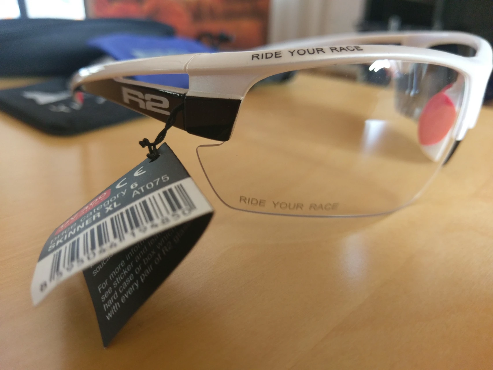2. Ochelari R2 AT075