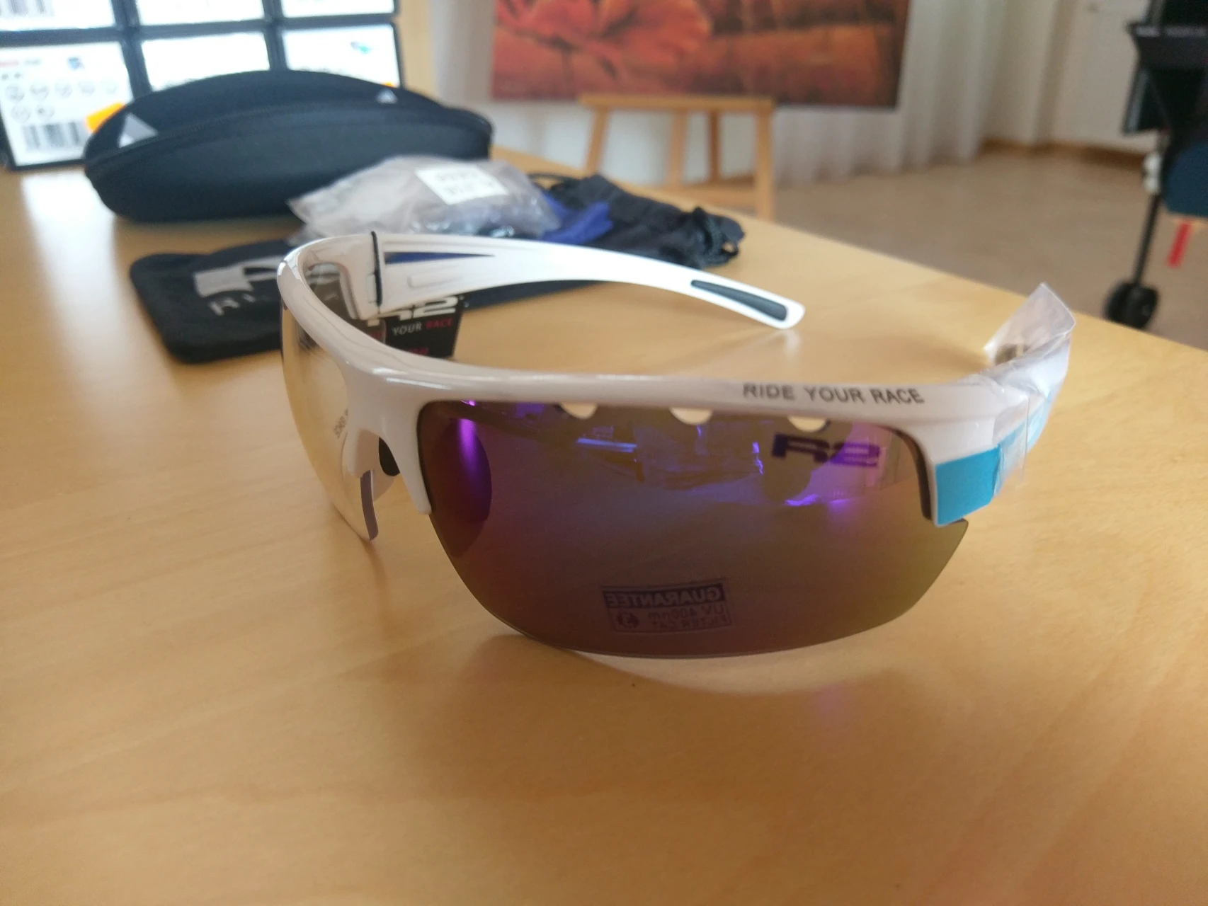3. Ochelari R2 AT075E