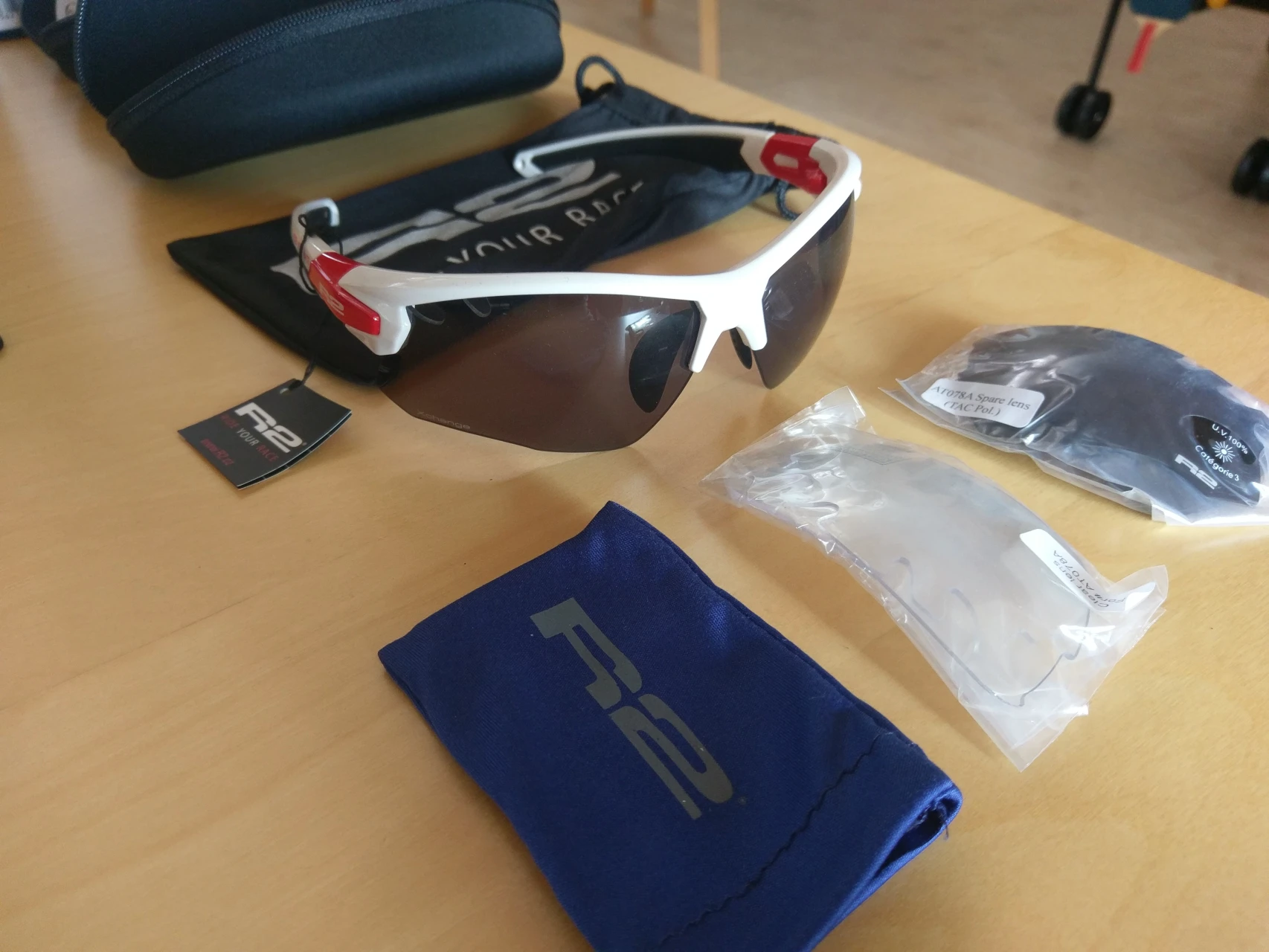 4. Ochelari R2 AT078A