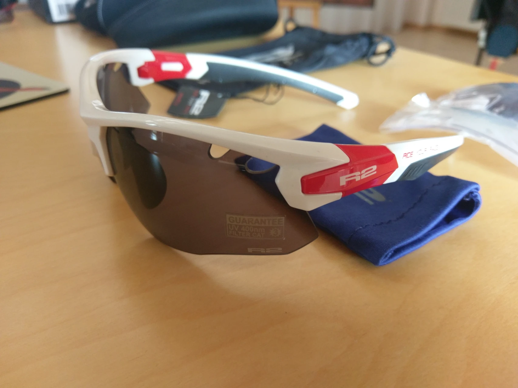 3. Ochelari R2 AT078A