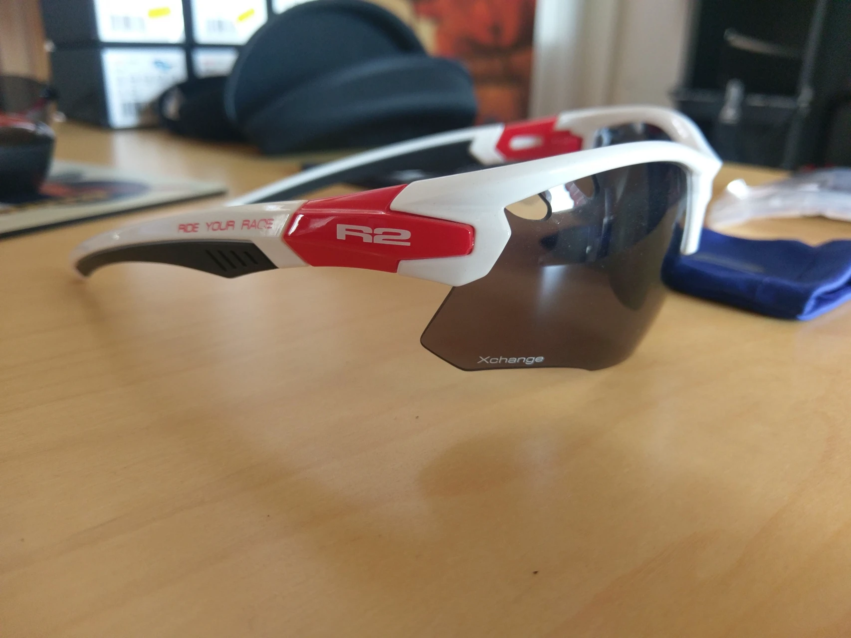 2. Ochelari R2 AT078A