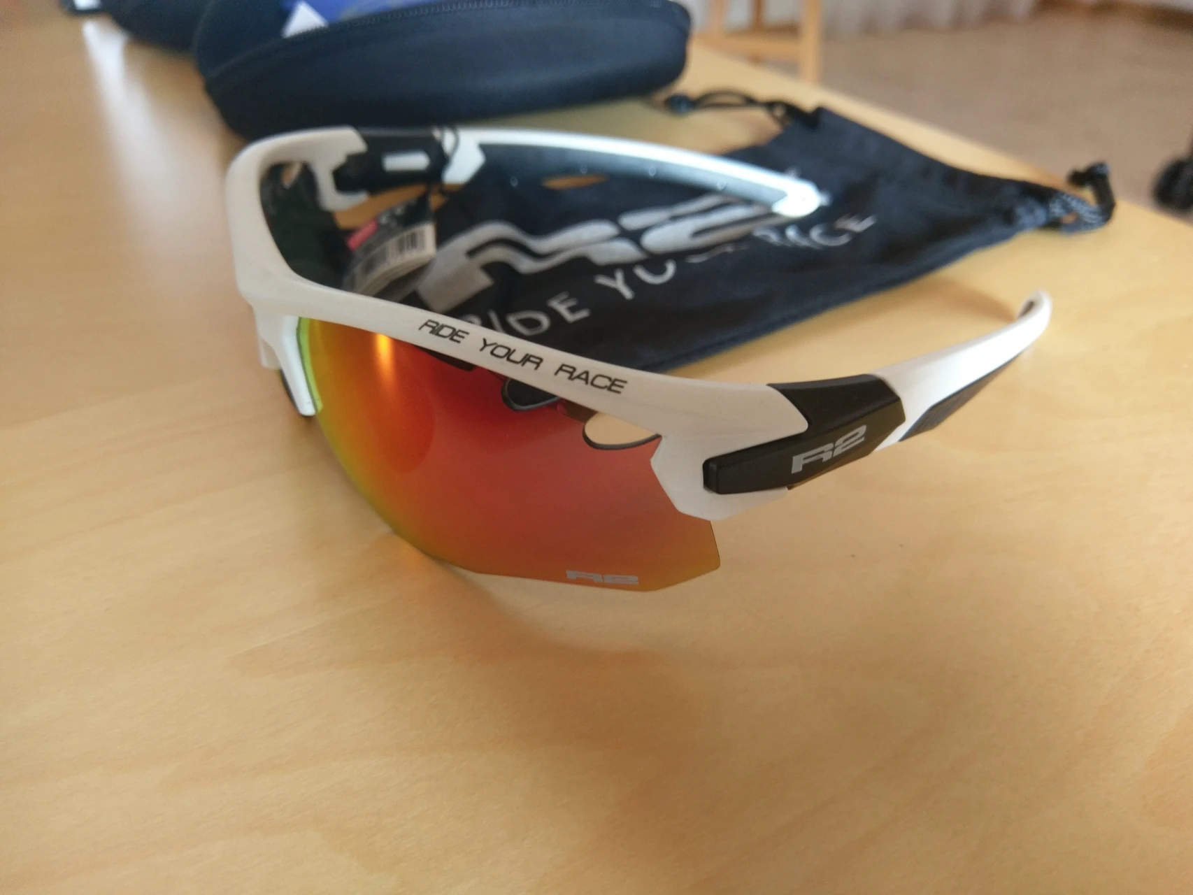 3. Ochelari R2 AT078F