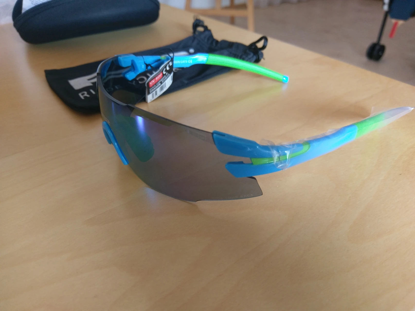 2. Ochelari R2 AT091A
