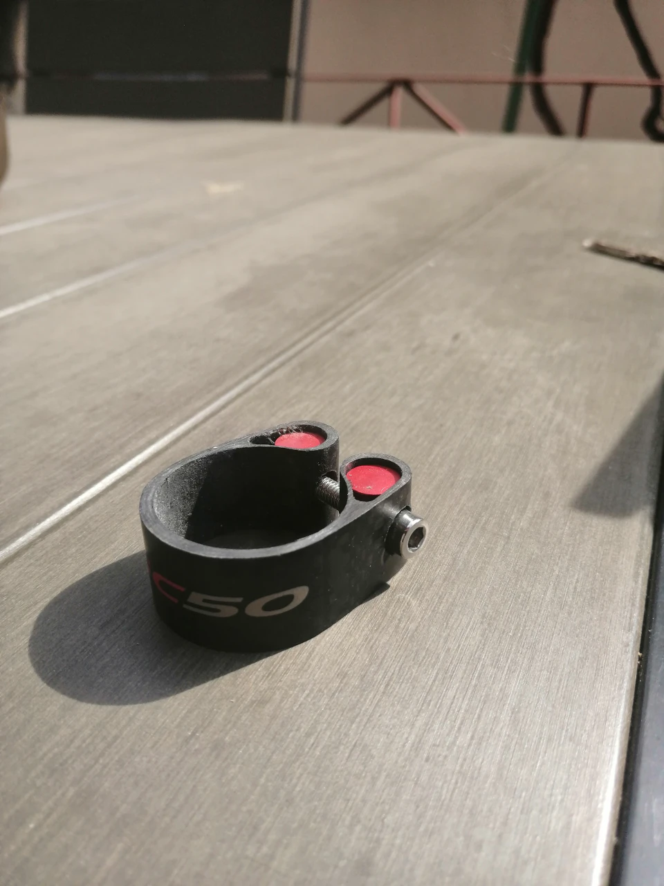 1. Vand colier sa carbon