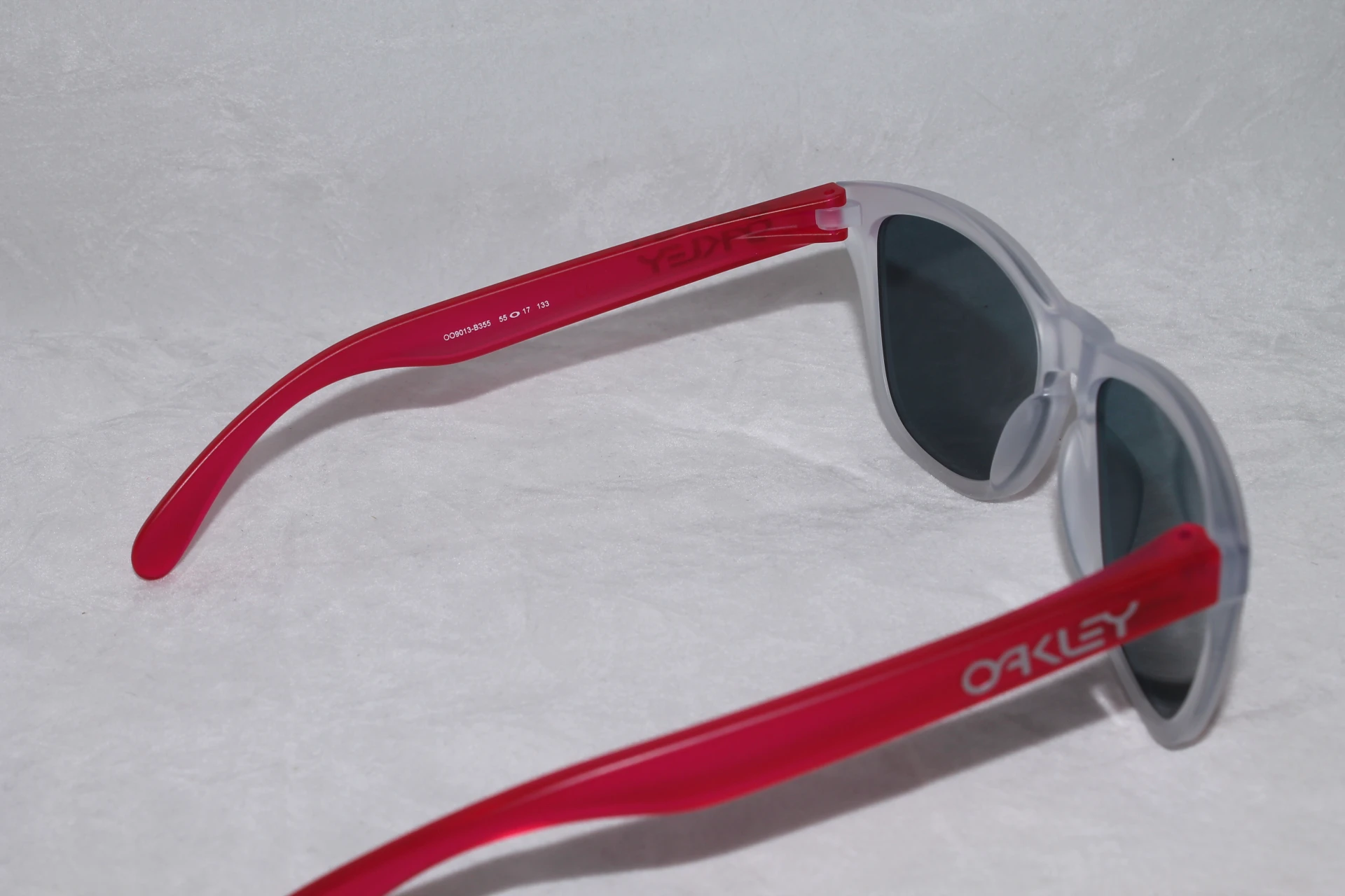 1. Ochelari Oakley Frogskins Colorblock Collection matte clear/torch iridium