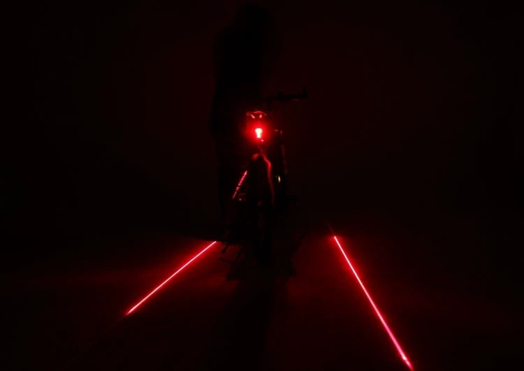 1. Stop mic bicicleta 2 raze LASER si 5 LED-uri rosii