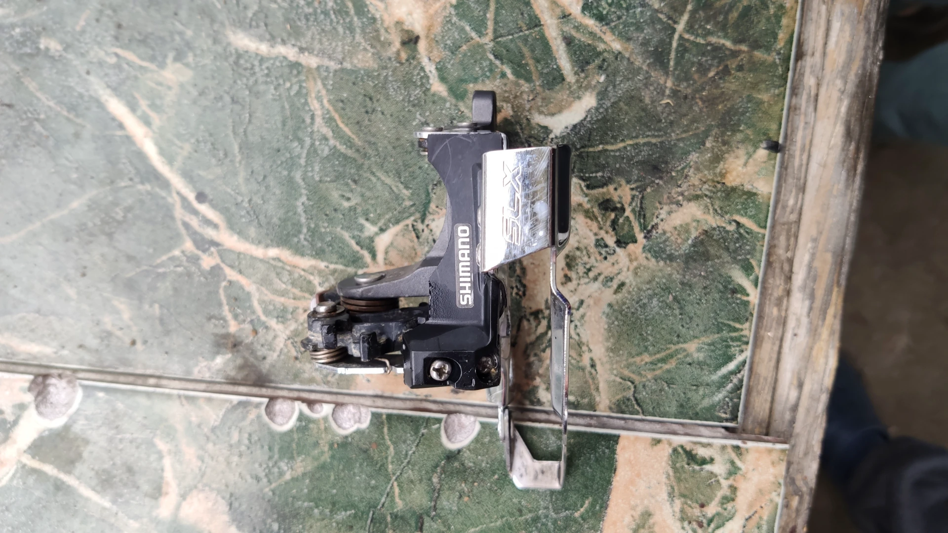 2. Schimbător foi Shimano SLX FD-M660