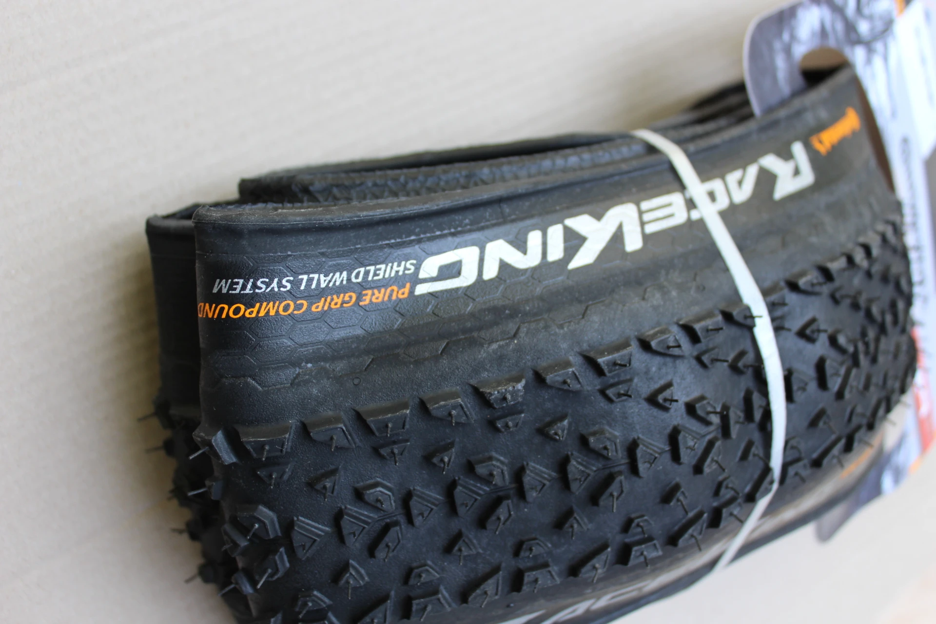 3. Continental Race King ShieldWall Tubeless 29x2.2