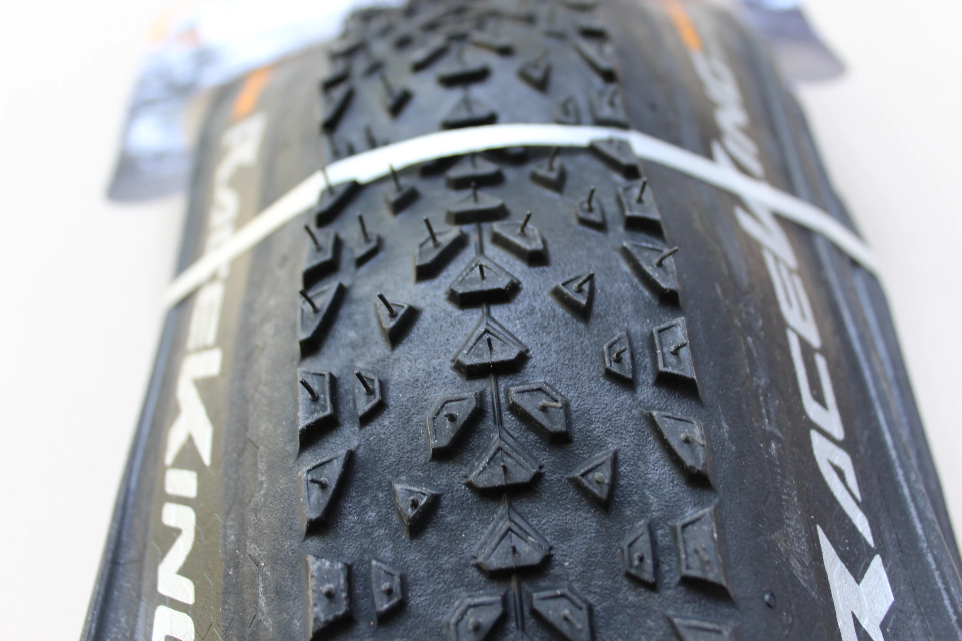2. Continental Race King ShieldWall Tubeless 29x2.2