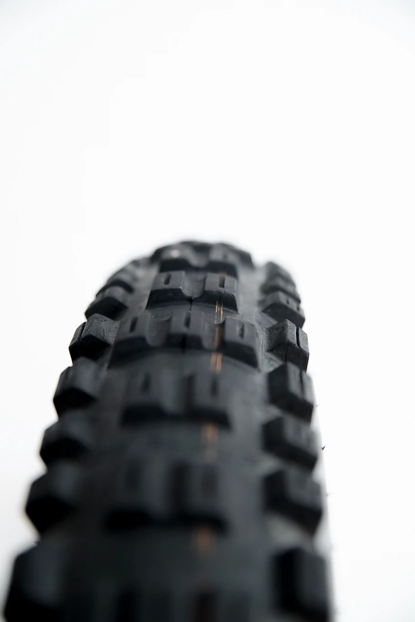 1. Eddy Current Front Evo 27.5x2.80" TLE SG Addix Soft Folding