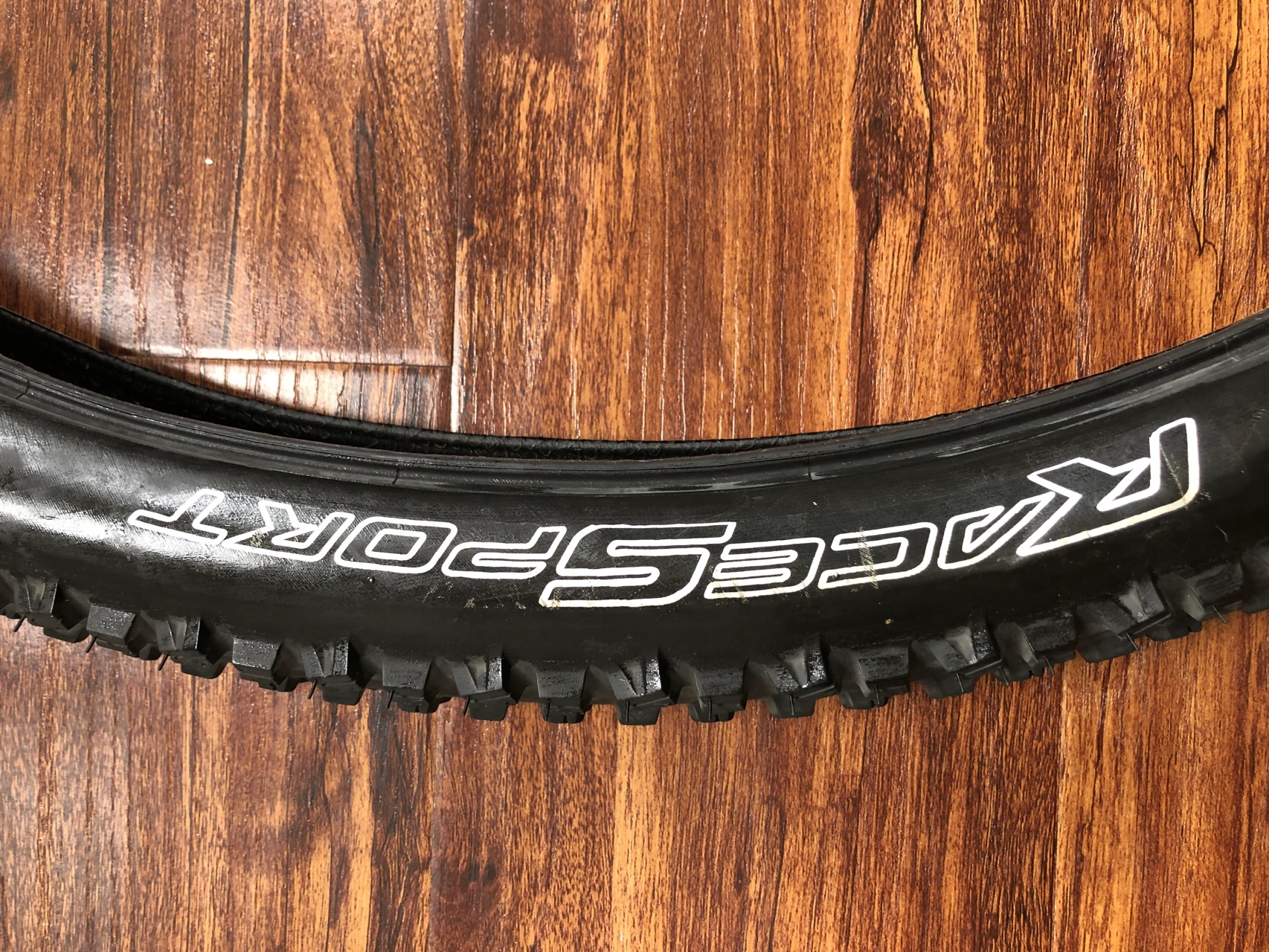 1. Continental Mountain King/RaceKing (RaceSport) 29"