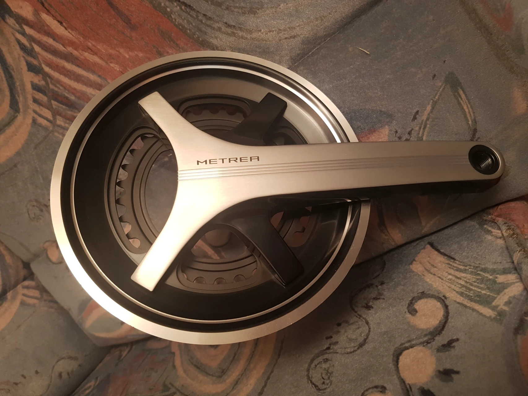 1. Pedalier Shimano Metrea
