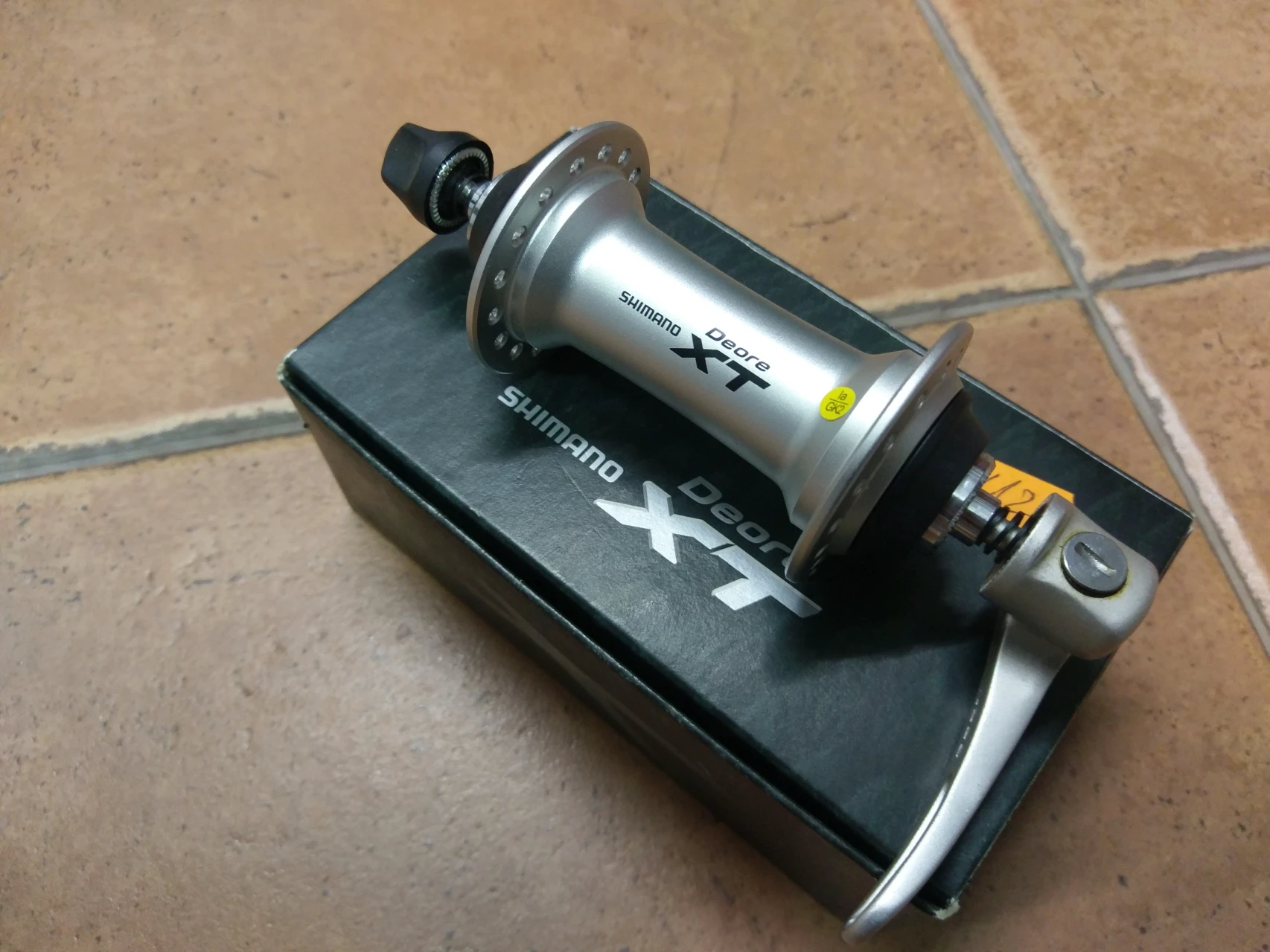 1. Butuc fata Shimano Deore XT HB-M770