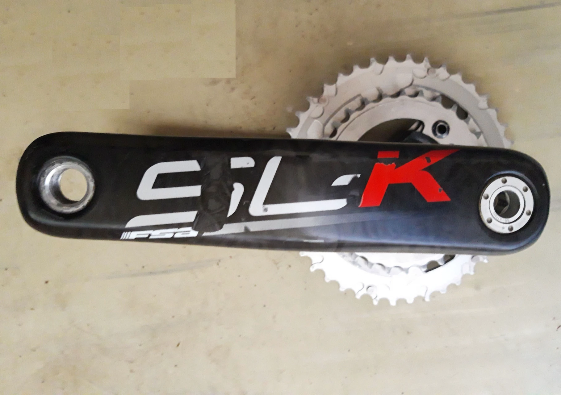 1. Angrenaj carbon FSA SL K, BB30 (sau SCHIMB)