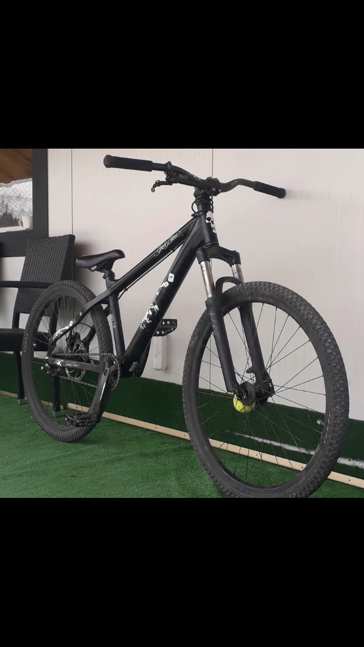 1. Bicicleta dirt ghost