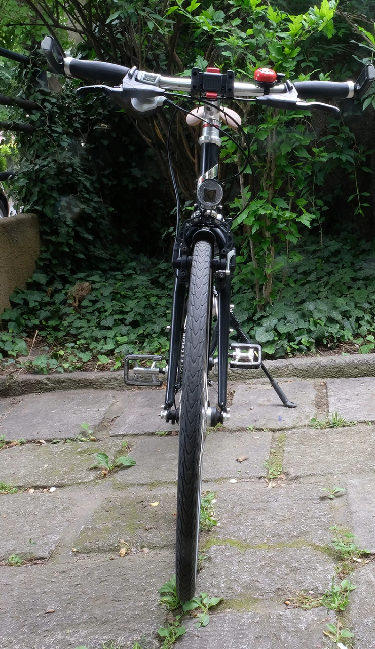 1. Bicicleta foarte buna putin rulata