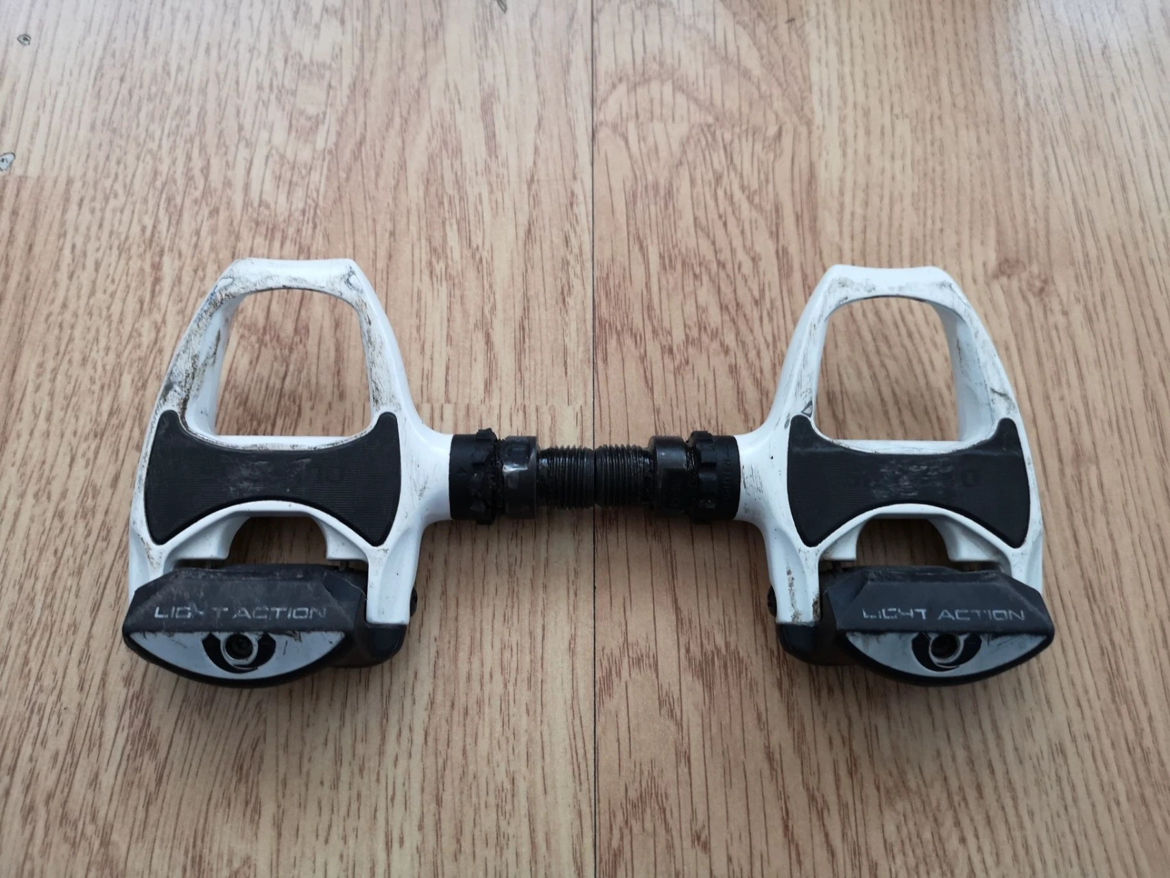3. Pedale Shimano Light Action Albe