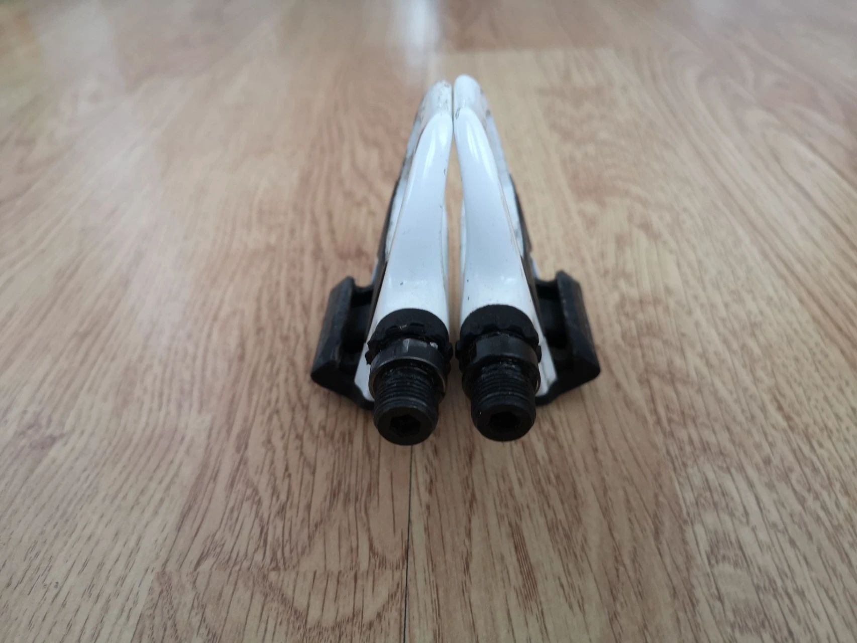 2. Pedale Shimano Light Action Albe