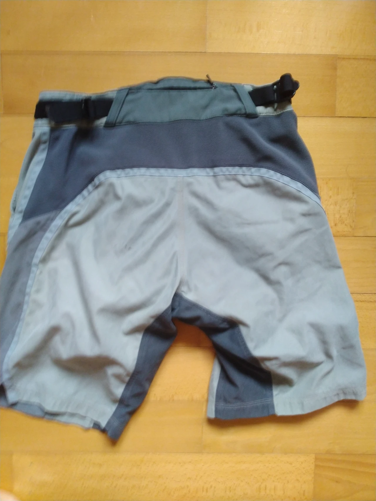 2. Pantaloni fox cu bazon