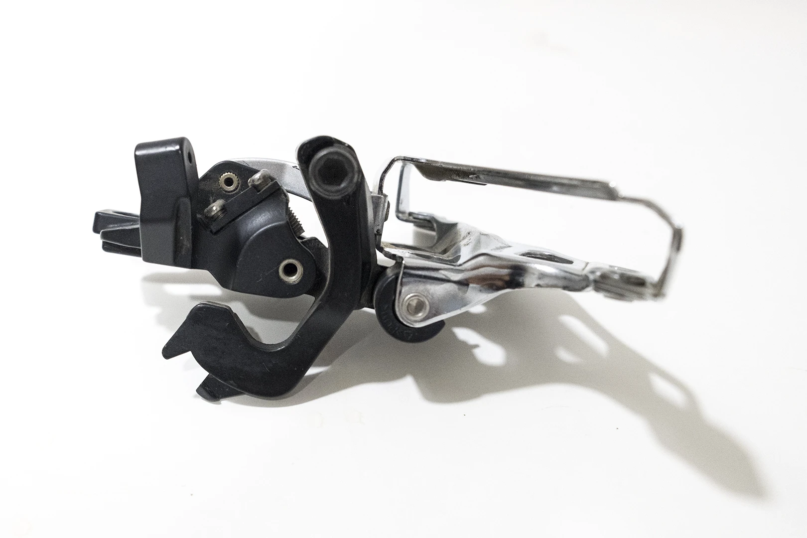 1. Shimano Deore XT FD-M786 2x10 (Direct Mount)