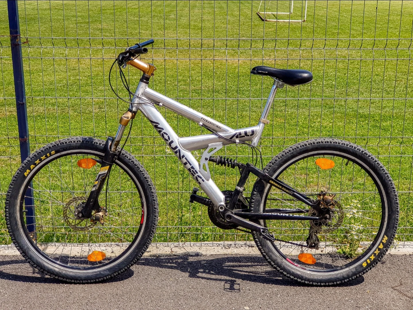 3. Vând bicicleta MTB Mountec (german edition)