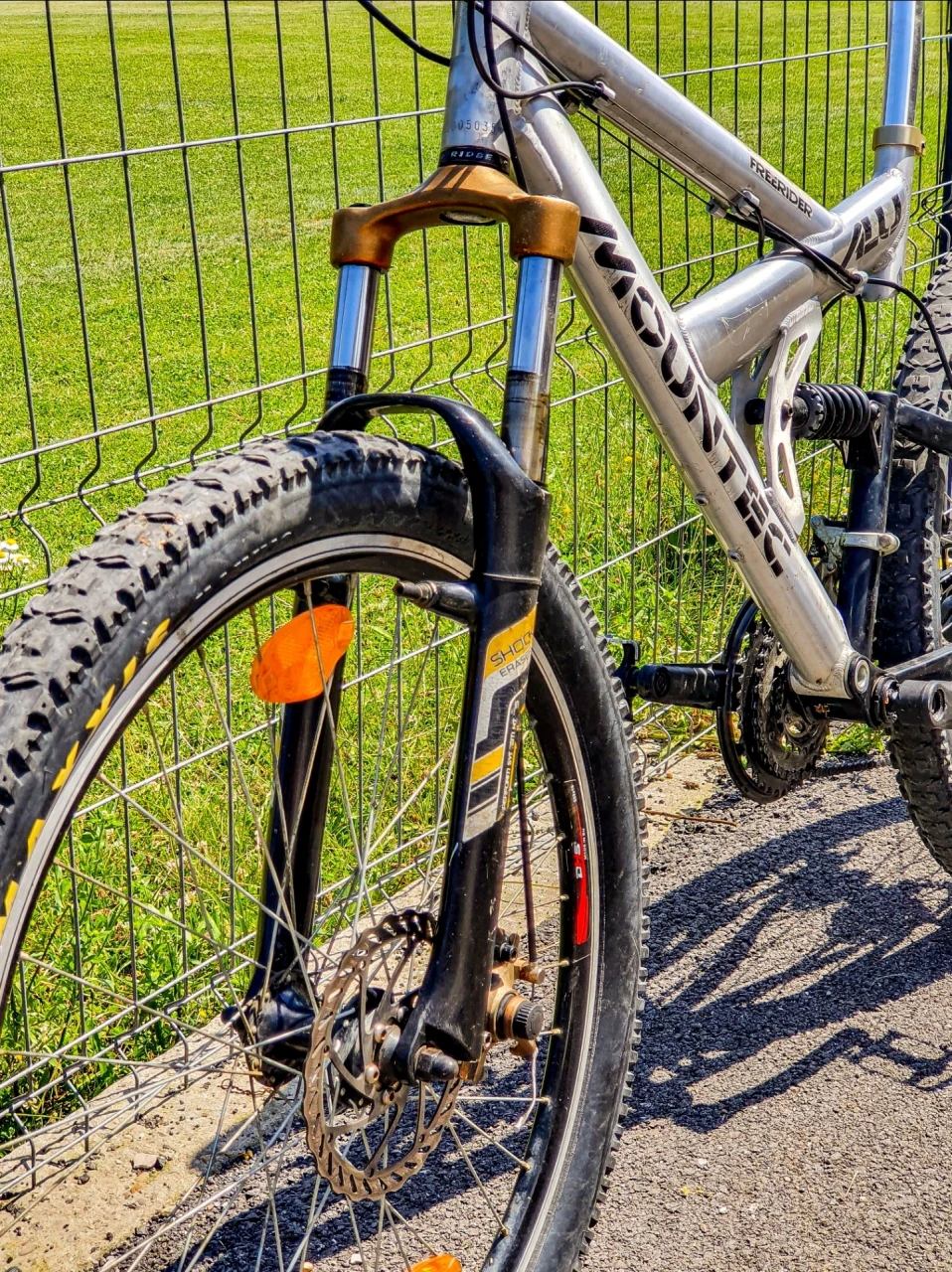 1. Vând bicicleta MTB Mountec (german edition)