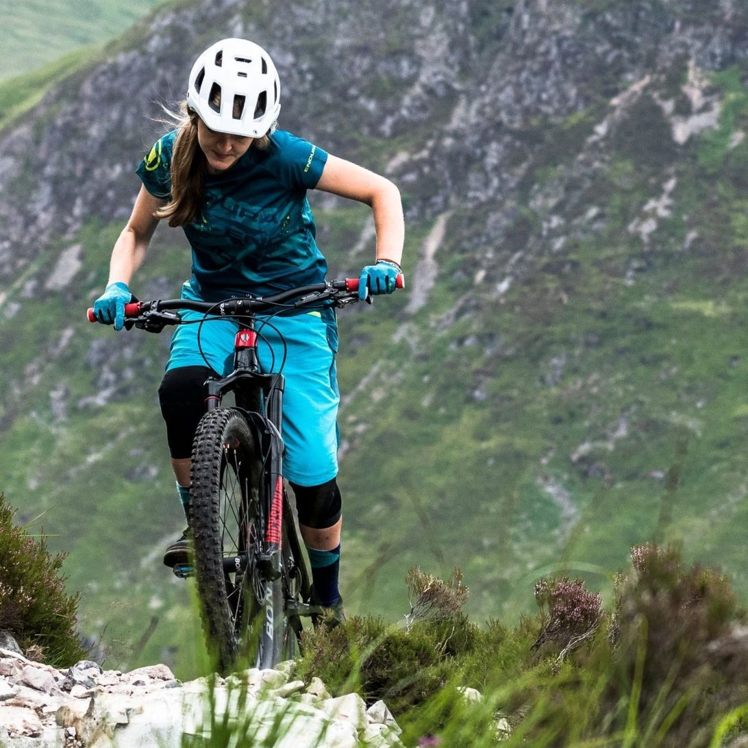 8. NOU! Pantaloni scurti YETI Cycles Enduro