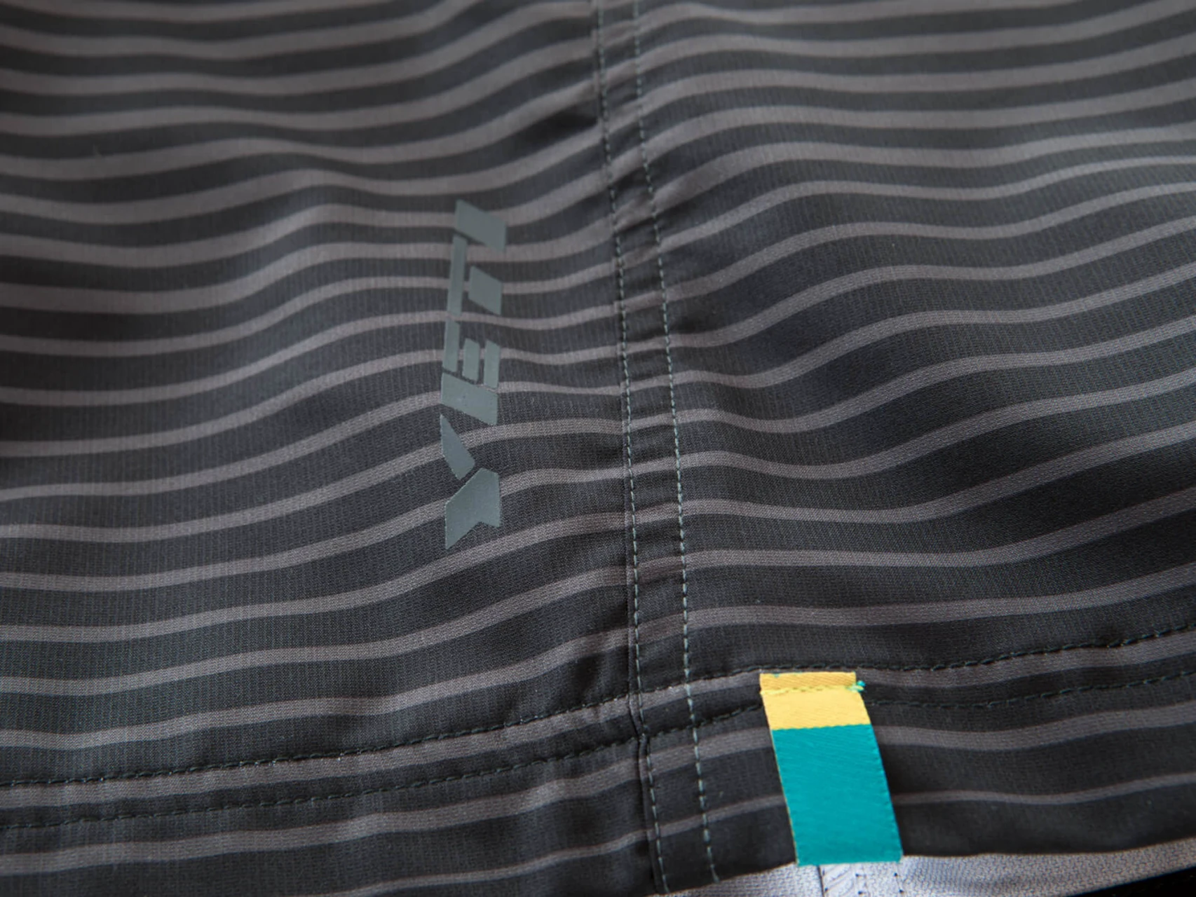 7. NOU! Pantaloni scurti YETI Cycles Teller