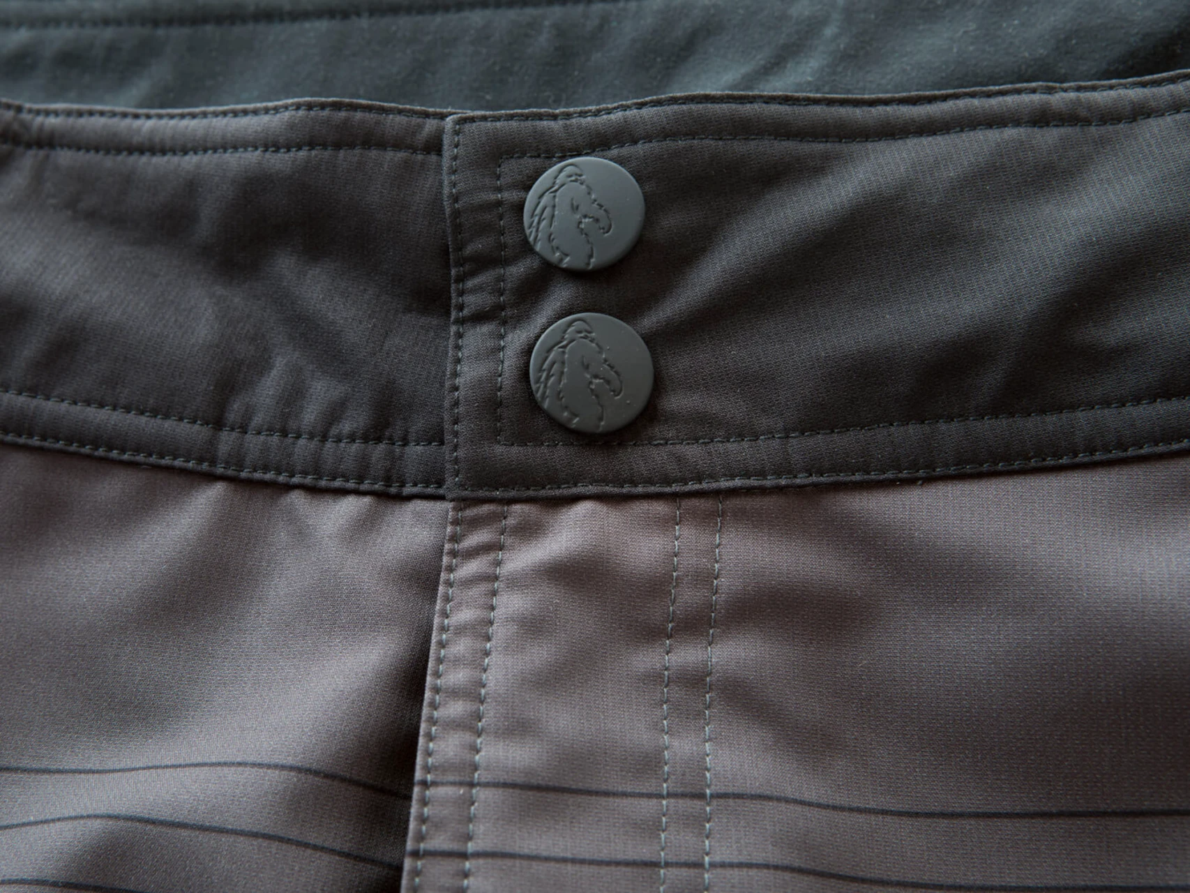 6. NOU! Pantaloni scurti YETI Cycles Teller