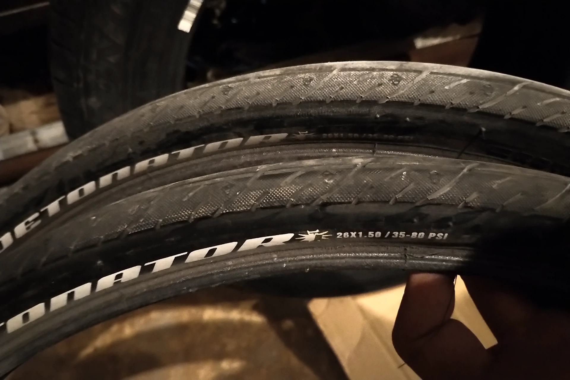 1. Anvelope Maxxis Detonator