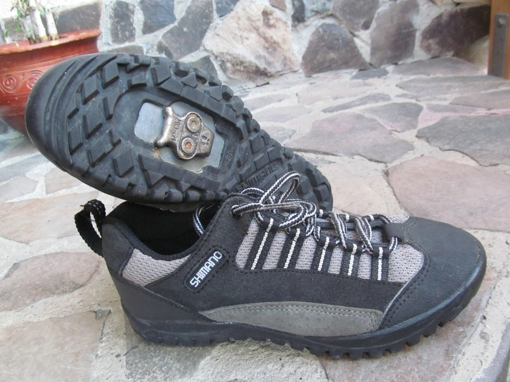 1. Pantofi Shimano SH-MO33B nr 38, 23.8