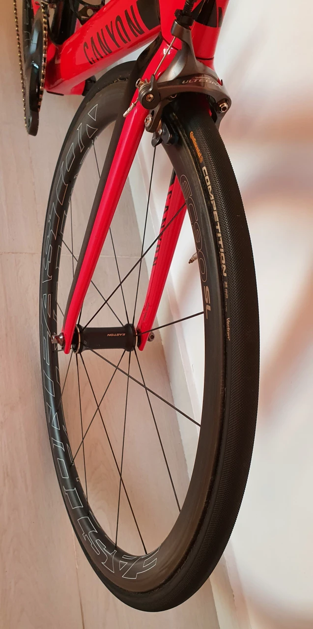 1. Canyon Aeroad CF SLX