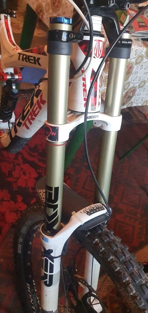 1. Vand Rockshox boxxer 2013