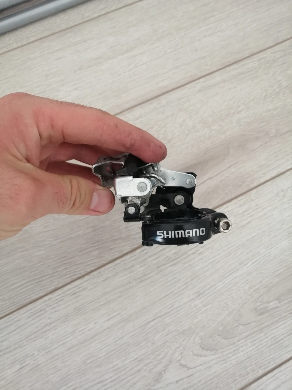 1. Schimbător Shimano foi