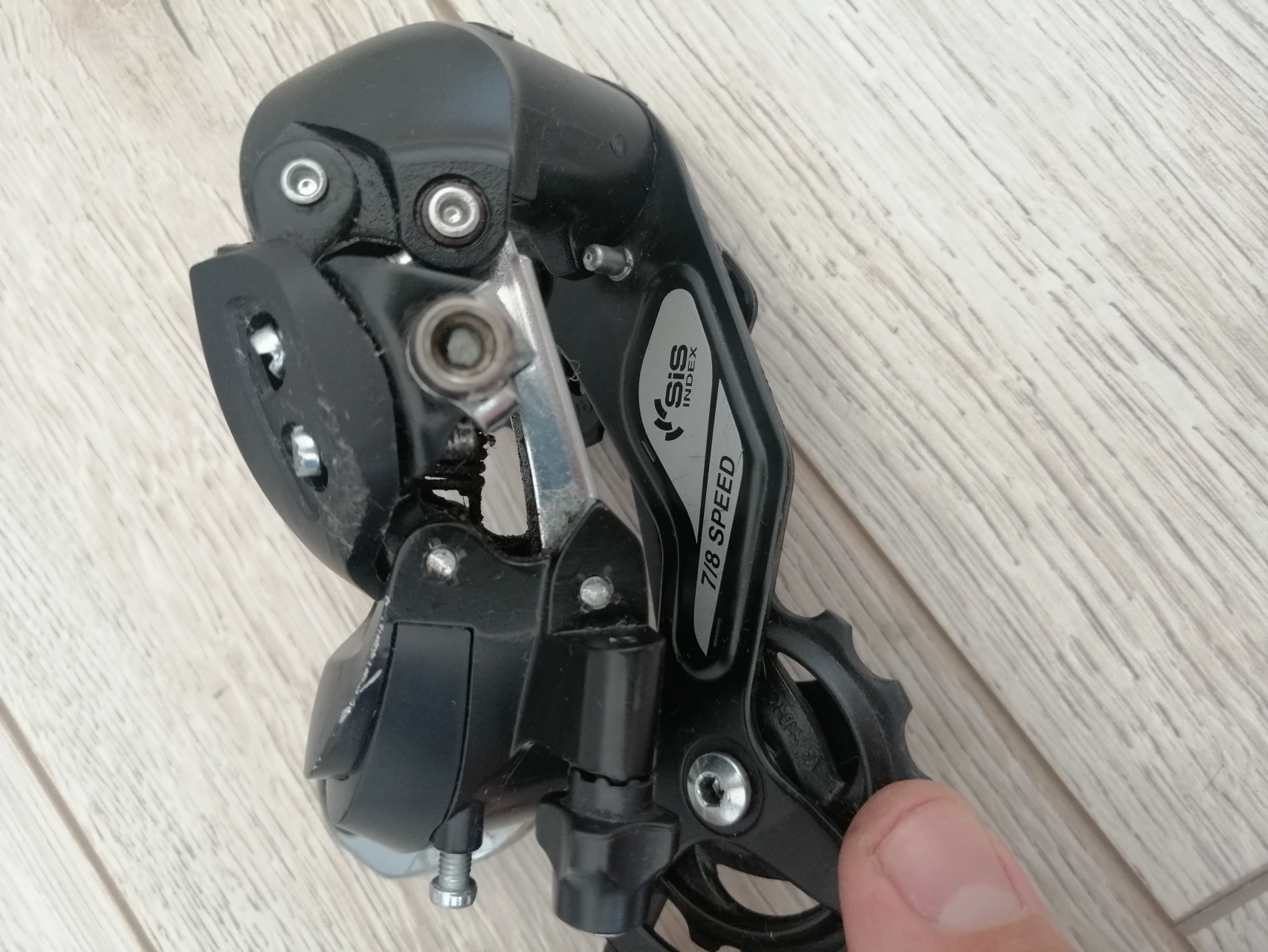 1. Schimbător Shimano 8v