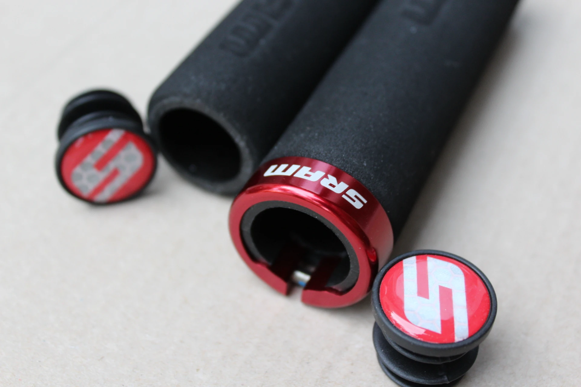 3. Sram Contour Lock-On mansoane burete - negru