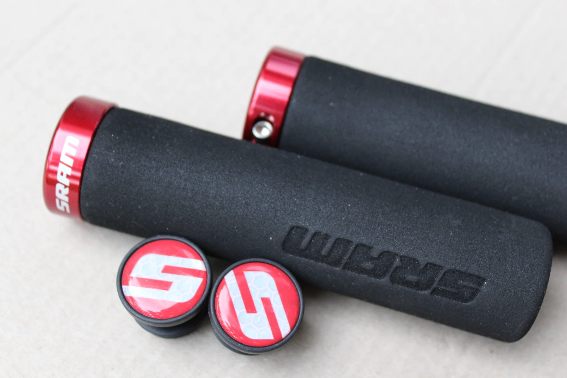 2. Sram Contour Lock-On mansoane burete - negru